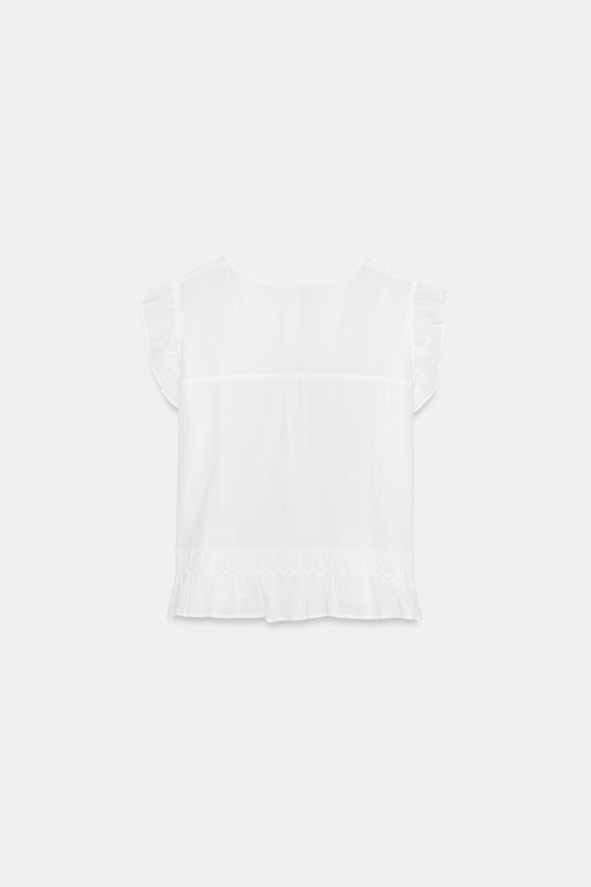 BLOUSE ENTRE-DEUX ET VOLANTS